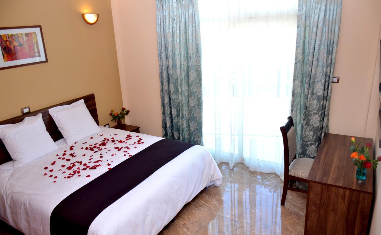 Melodie Hotel Адис Абеба Екстериор снимка