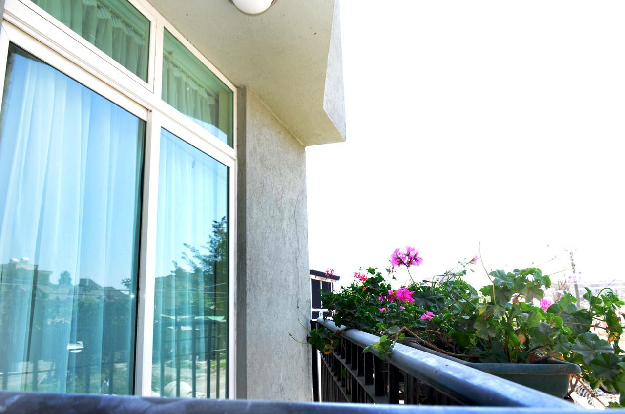 Melodie Hotel Адис Абеба Екстериор снимка