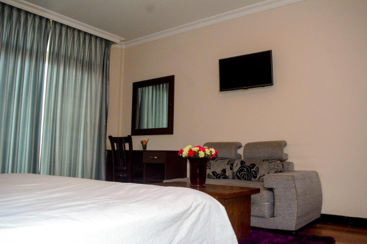 Melodie Hotel Адис Абеба Екстериор снимка