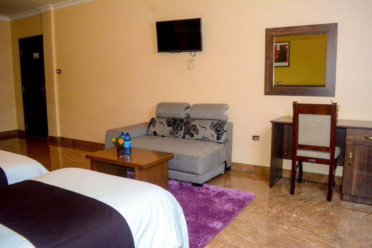 Melodie Hotel Адис Абеба Екстериор снимка